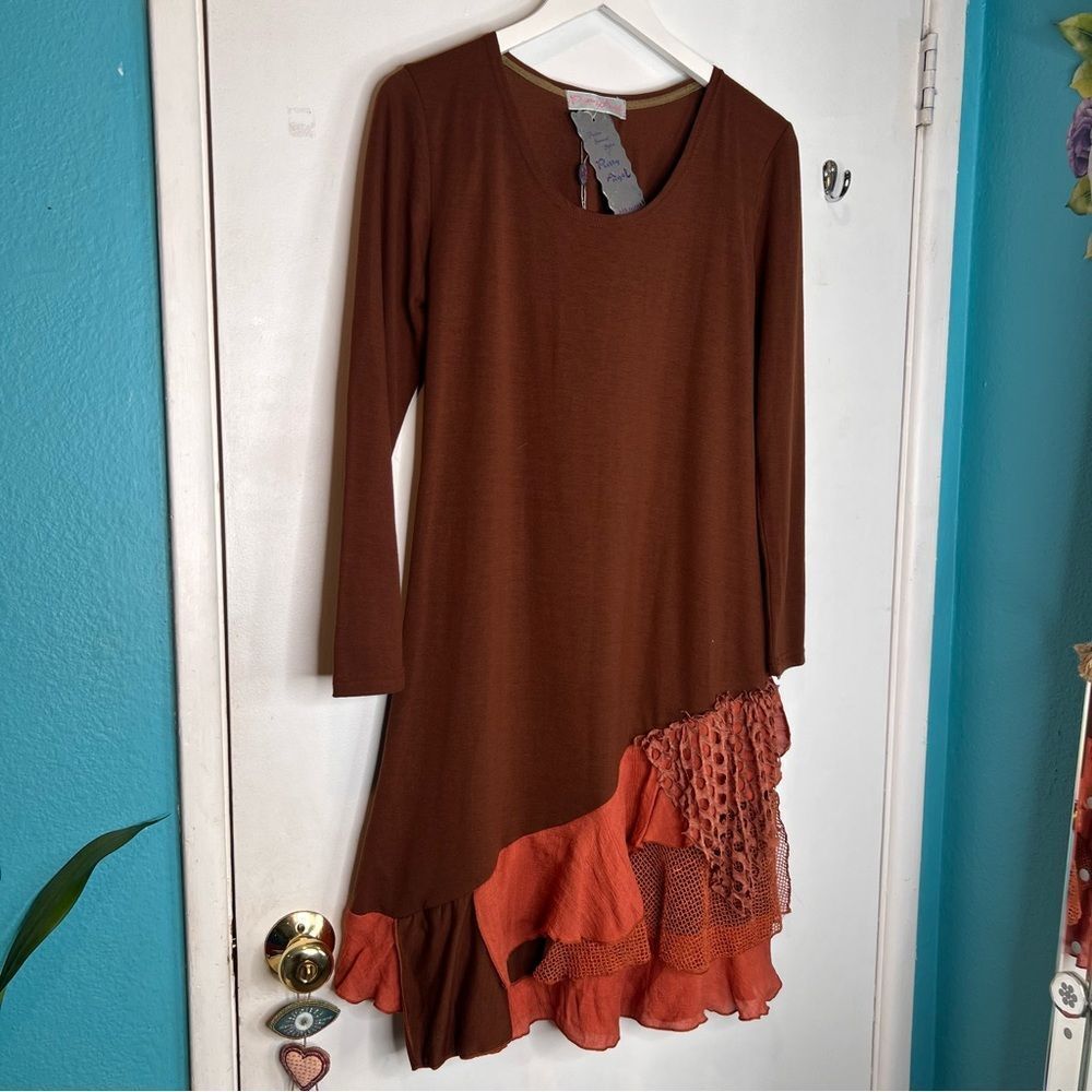 Pretty Angel burnt orange midi cute details at hem
